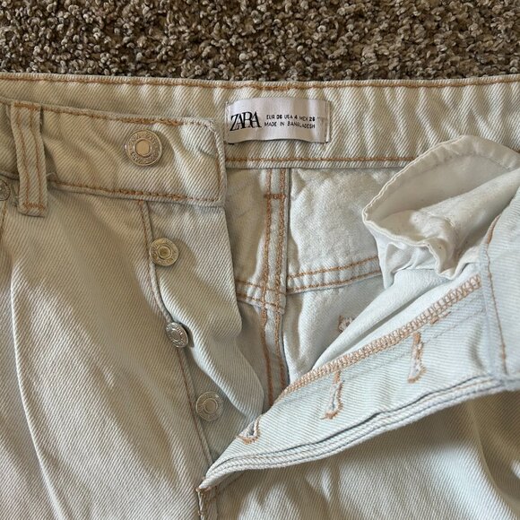 Zara - High Waisted (Off-)White Jeans - Picture 2 of 2
